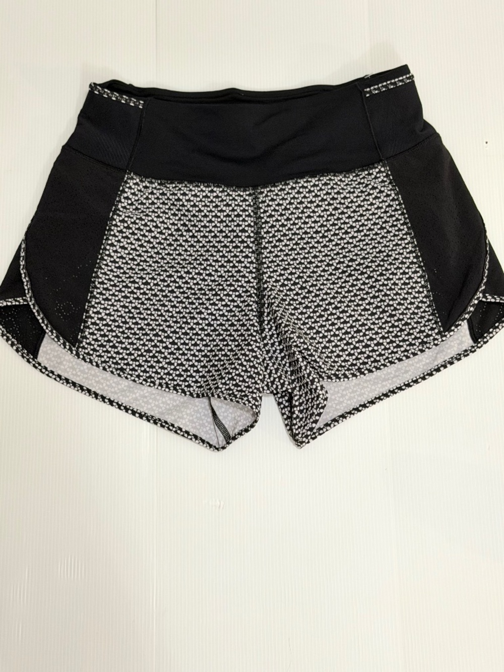 Lululemon Real Quick Short Perforated 3.5" -Size XS